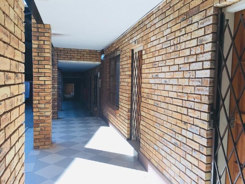 Apartment For Sale In Roodepoort - Photo 5
