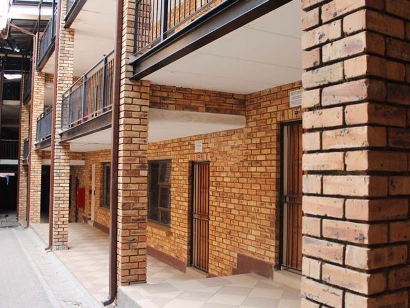 Apartment For Sale In Roodepoort - Photo 2