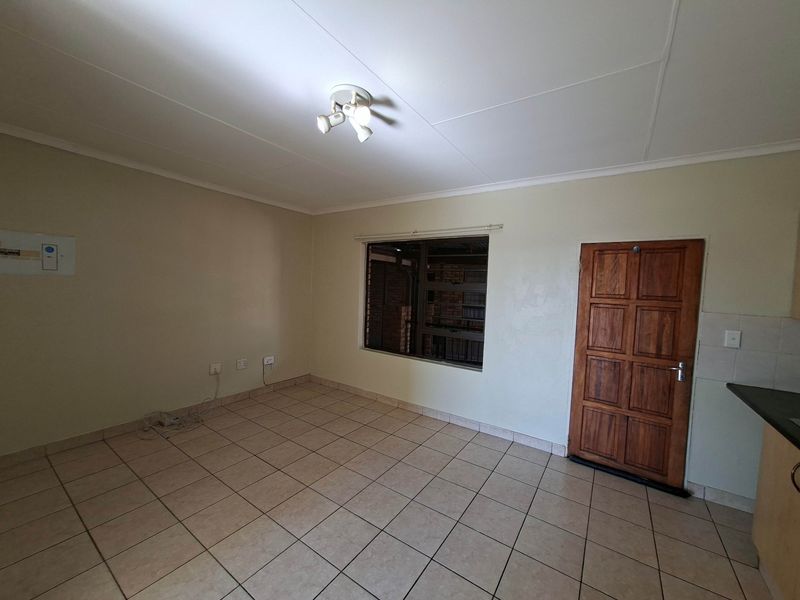 Apartment For Sale In Roodepoort - Photo 8