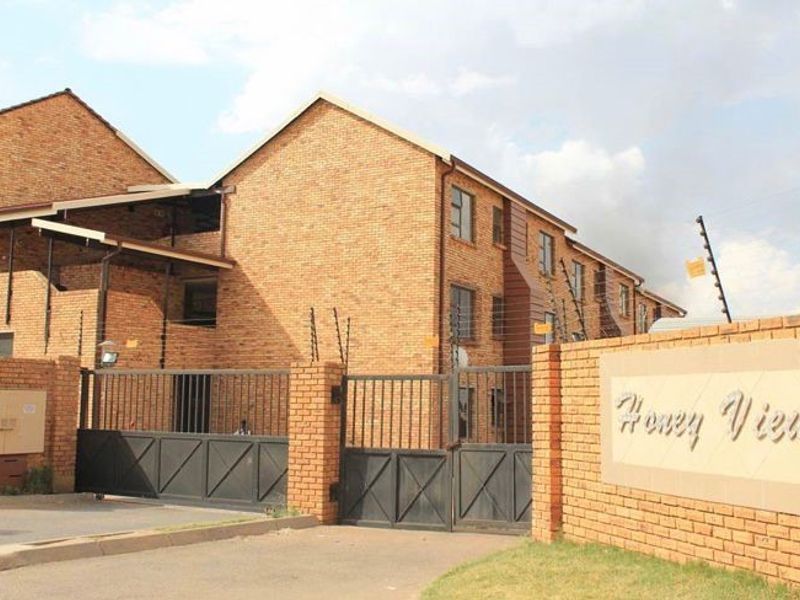 Apartment Rental Monthly In Roodepoort - Photo 1
