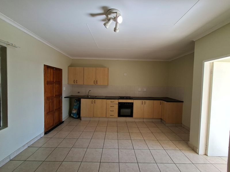 Apartment Rental Monthly In Roodepoort - Photo 6