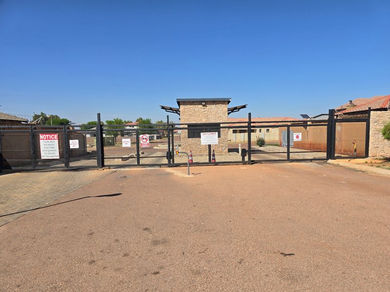 House For Sale In Rayton - Photo 2