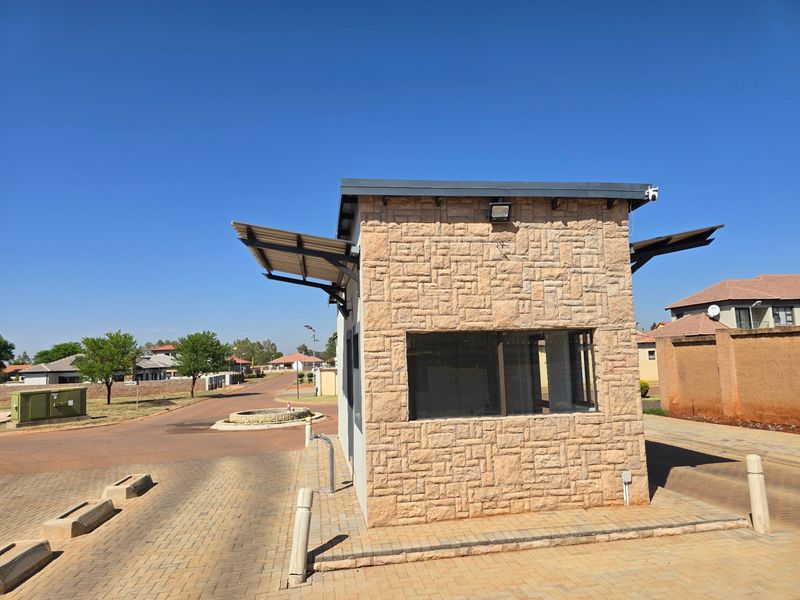 House For Sale In Rayton - Photo 3