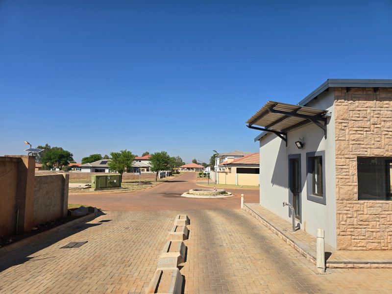 House For Sale In Rayton - Photo 4