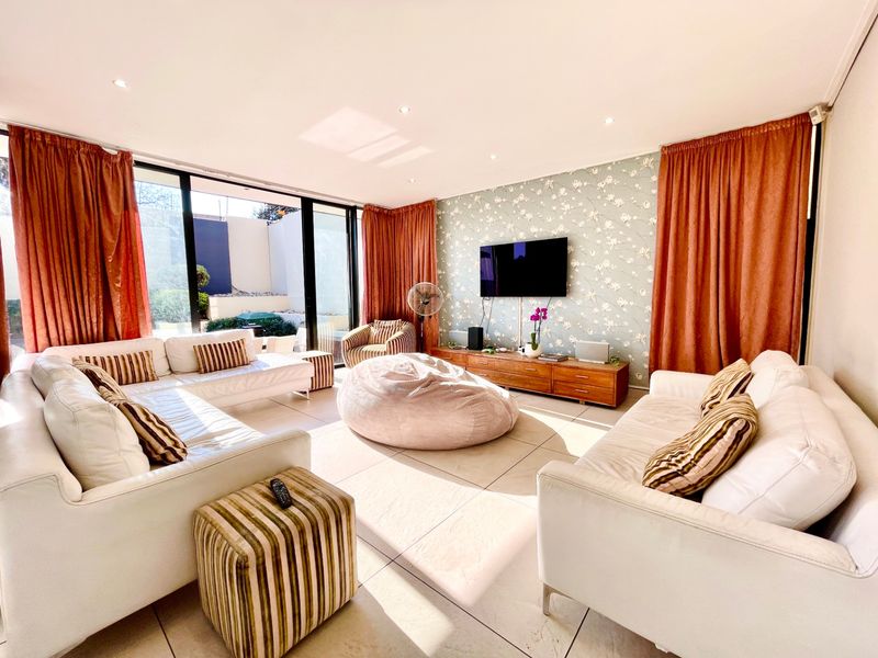 Townhouse For Sale In Sandton - Photo 2
