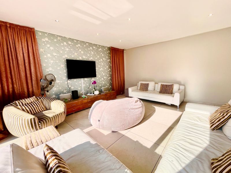 Townhouse For Sale In Sandton - Photo 3
