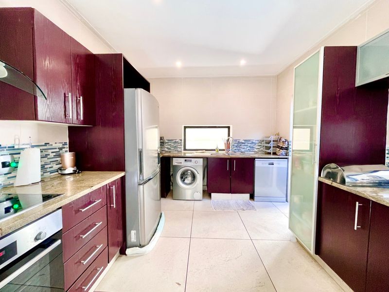 Townhouse For Sale In Sandton - Photo 6