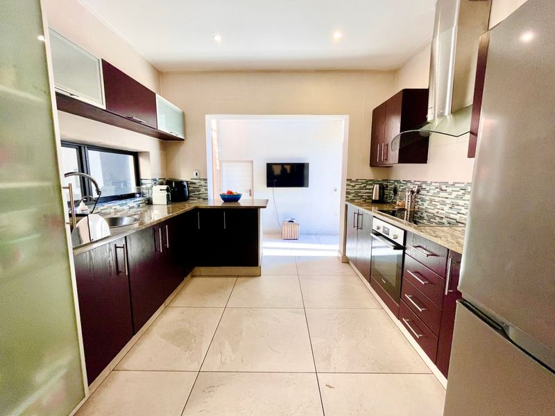 Townhouse For Sale In Sandton - Photo 4