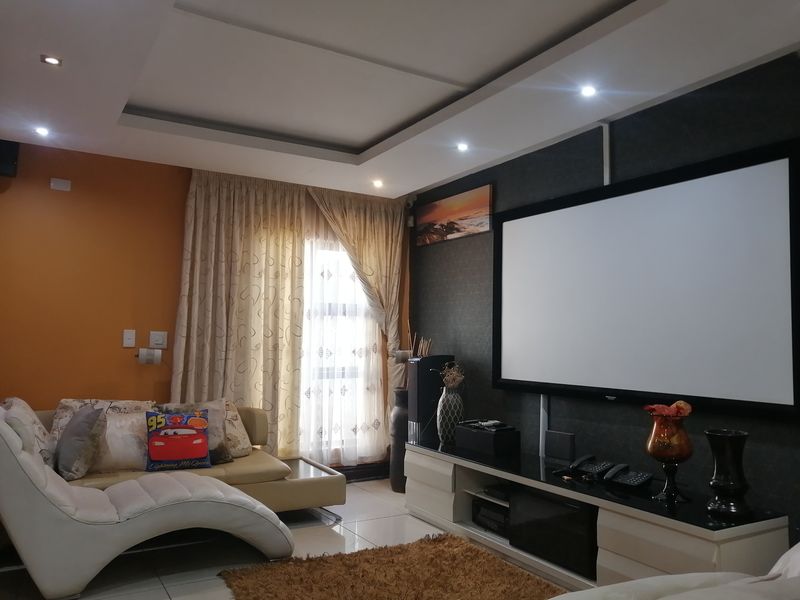 House For Sale In Johannesburg - Photo 9