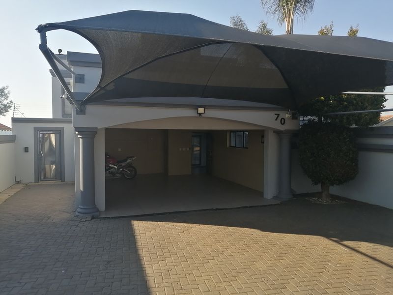 House For Sale In Johannesburg - Photo 4