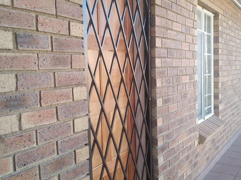 Apartment For Sale In Boksburg - Photo 2