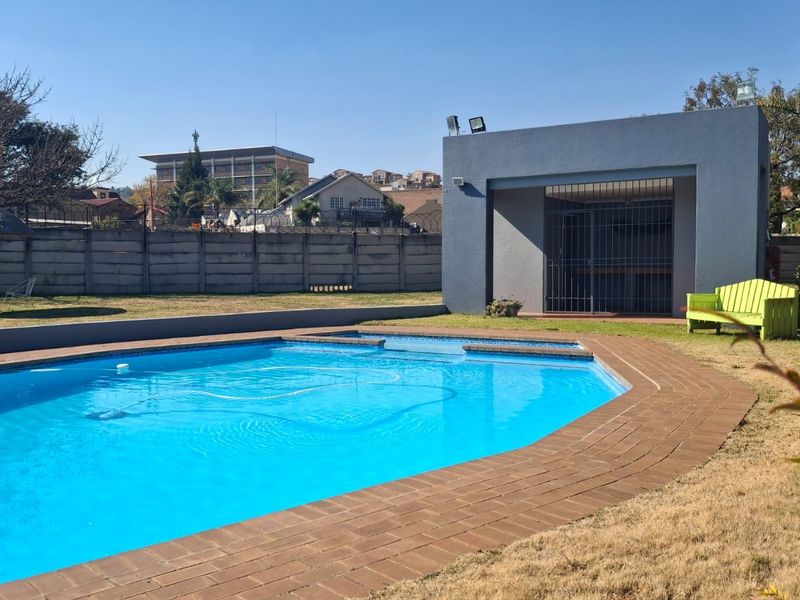 Townhouse For Sale In Johannesburg - Photo 3