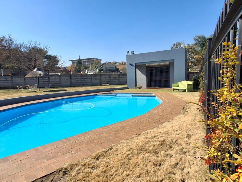 Townhouse For Sale In Johannesburg - Photo 1