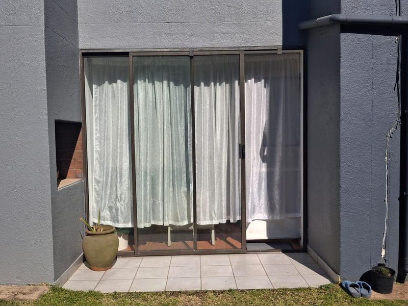 Townhouse For Sale In Johannesburg - Photo 9