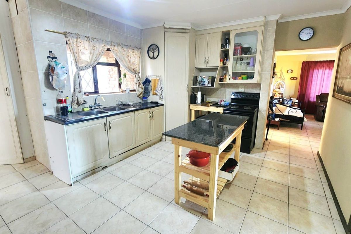 House For Sale In Hibberdene - Photo 3