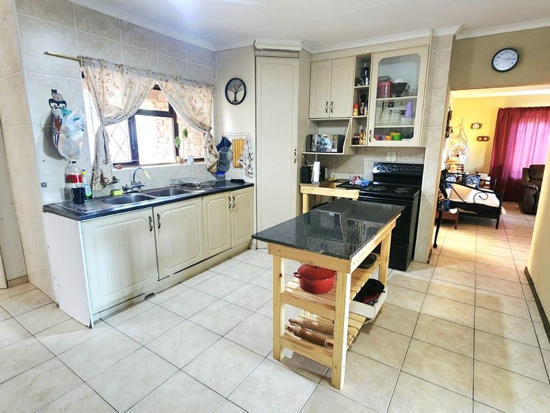 House For Sale In Hibberdene - Photo 3