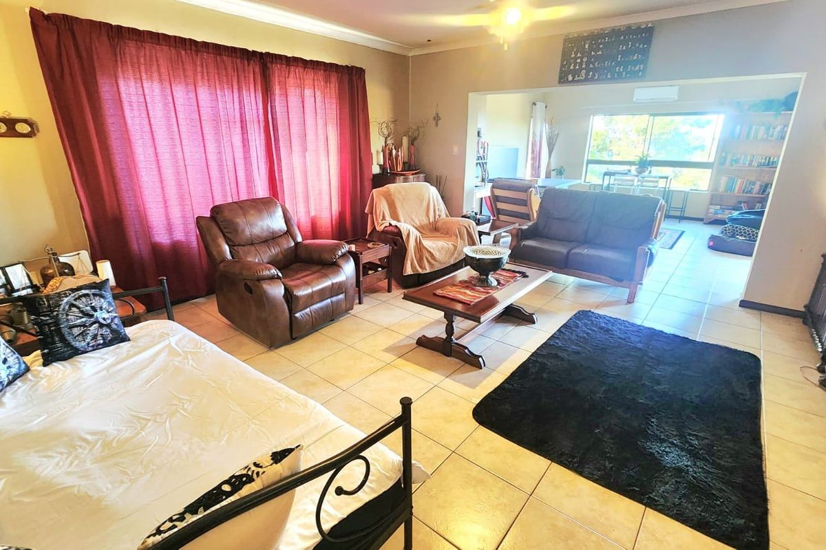 House For Sale In Hibberdene - Photo 5