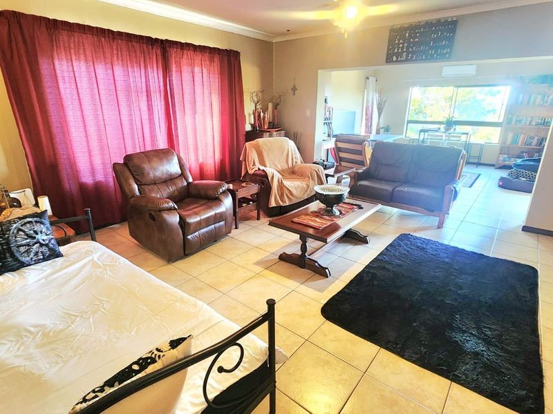 House For Sale In Hibberdene - Photo 5