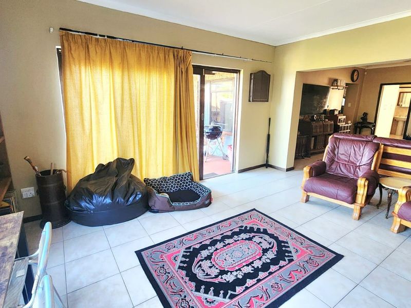 House For Sale In Hibberdene - Photo 8