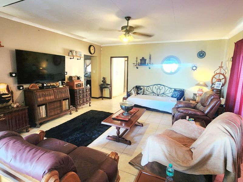 House For Sale In Hibberdene - Photo 6