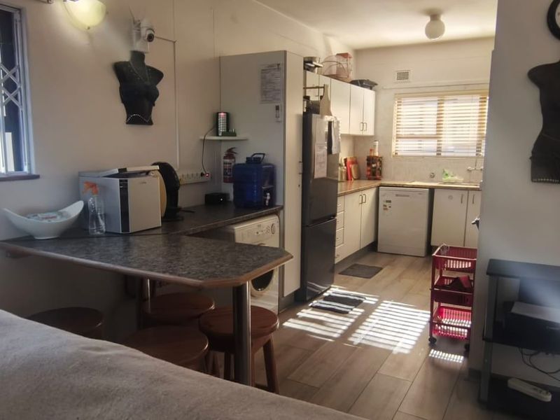 Apartment For Sale In Margate - Photo 8