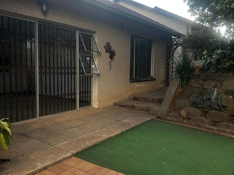 House Rental Monthly In Randburg - Photo 1