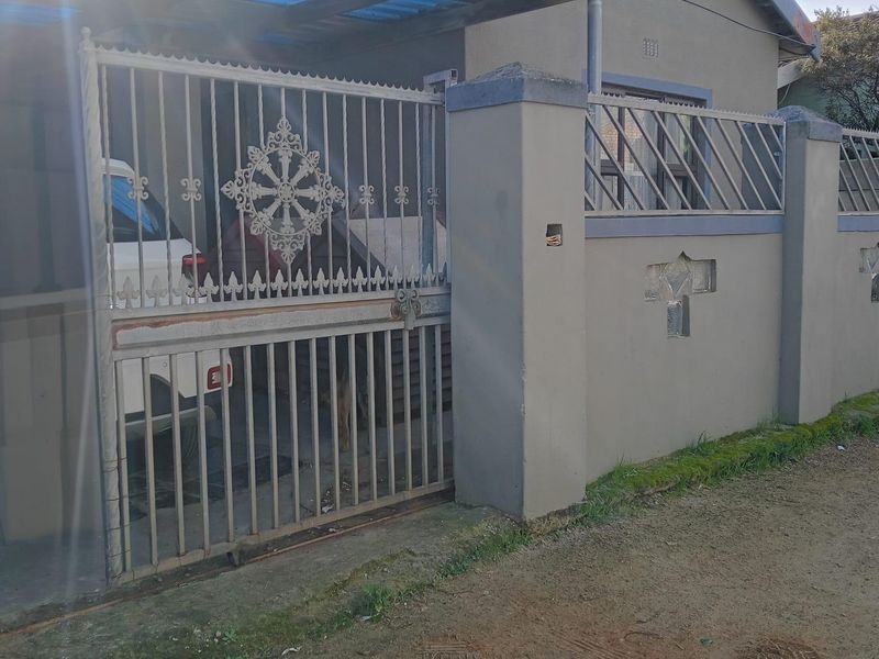 House For Sale In Khayelitsha - Photo 2