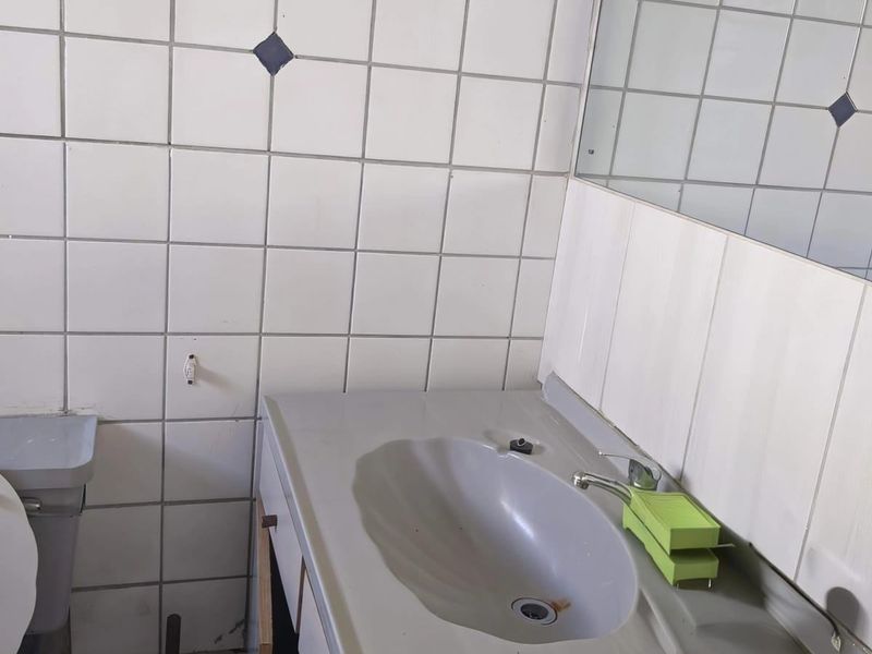 House For Sale In Khayelitsha - Photo 3