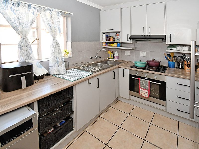 Townhouse For Sale In Midrand - Photo 7