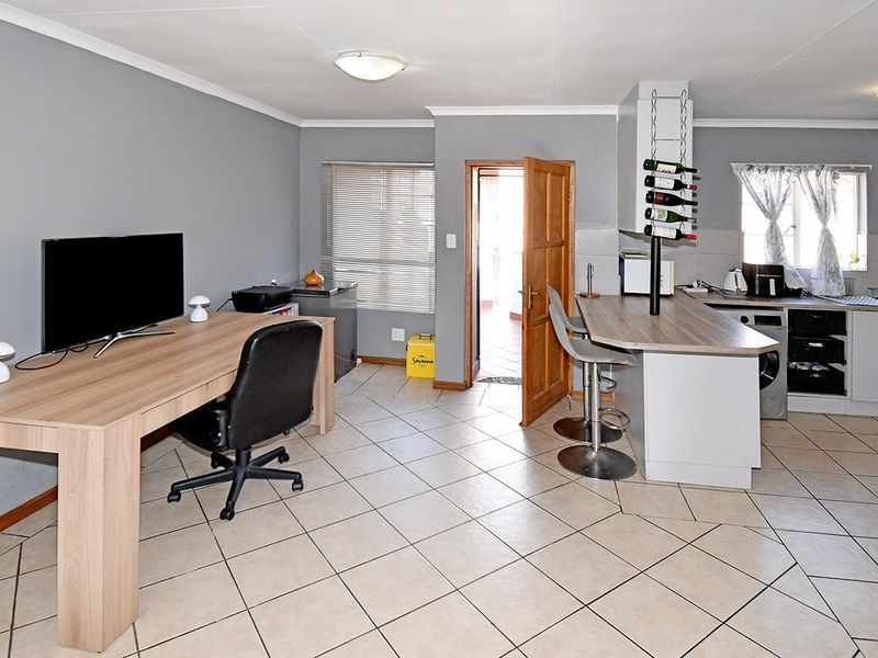 Townhouse For Sale In Midrand - Photo 3