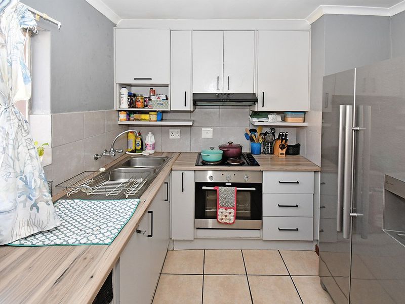 Townhouse For Sale In Midrand - Photo 4