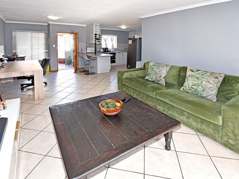 Townhouse For Sale In Midrand - Photo 9