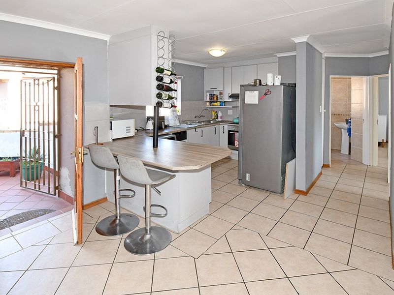 Townhouse For Sale In Midrand - Photo 2