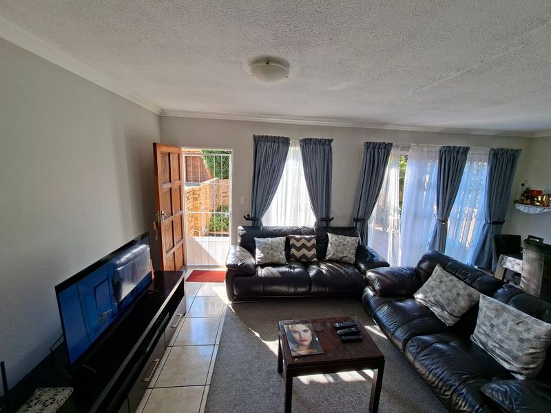 Townhouse For Sale In Randburg - Photo 5