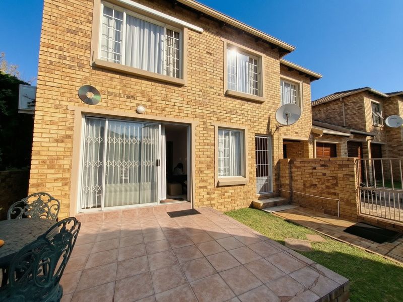 Townhouse For Sale In Randburg - Photo 2