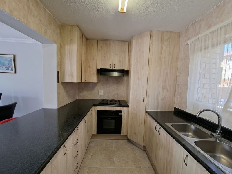 Townhouse For Sale In Randburg - Photo 10