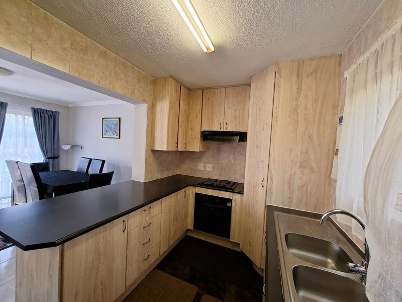 Townhouse For Sale In Randburg - Photo 9