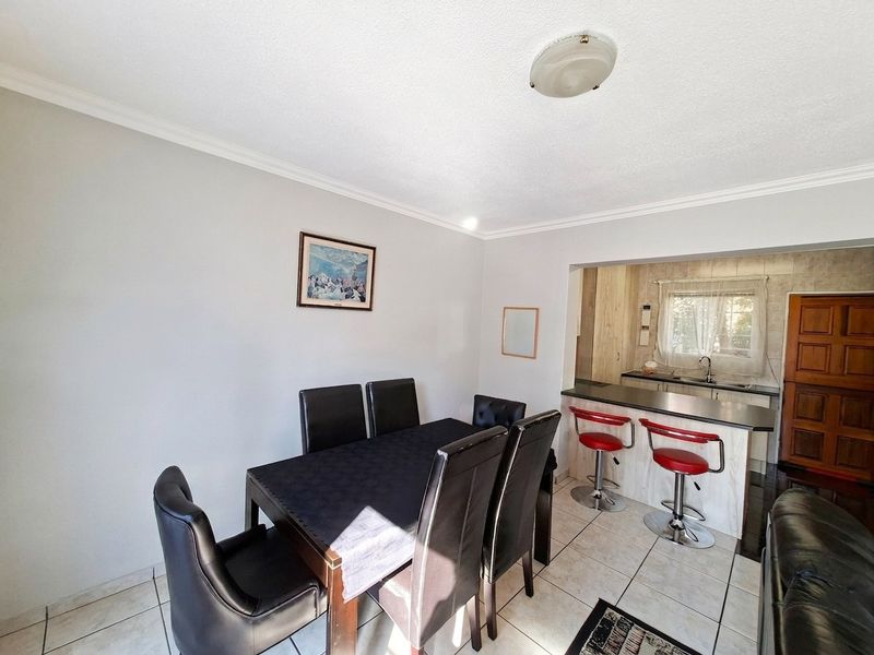Townhouse For Sale In Randburg - Photo 8