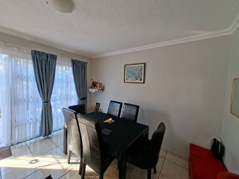 Townhouse For Sale In Randburg - Photo 7