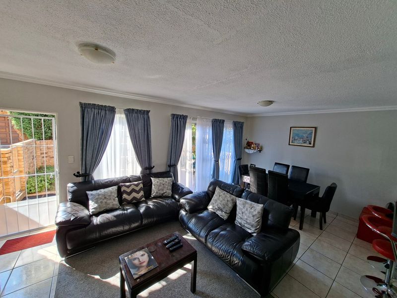 Townhouse For Sale In Randburg - Photo 6