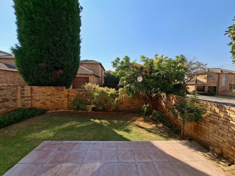 Townhouse For Sale In Randburg - Photo 3