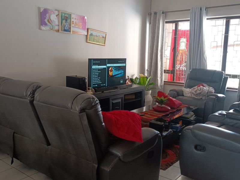 Townhouse For Sale In Durban - Photo 3