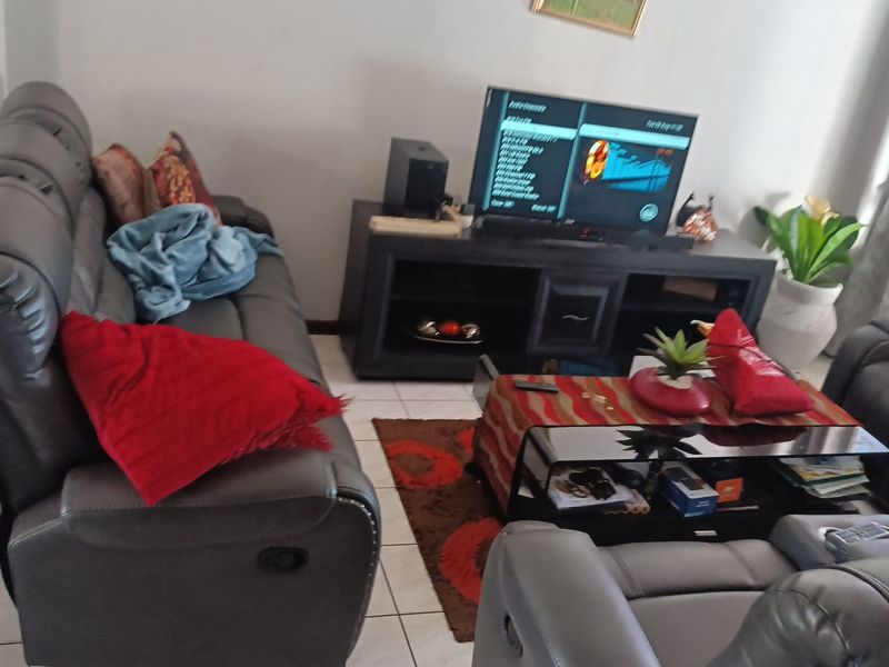 Townhouse For Sale In Durban - Photo 4