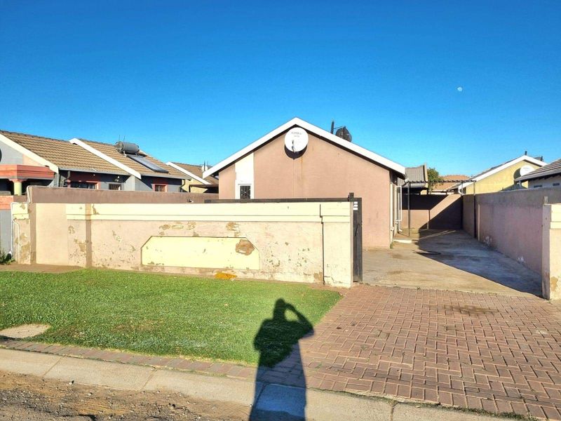 House For Sale In Boksburg - Photo 1