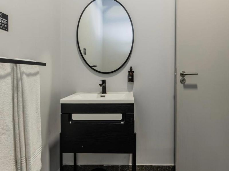 Apartment Rental Monthly In Cape Town - Photo 8