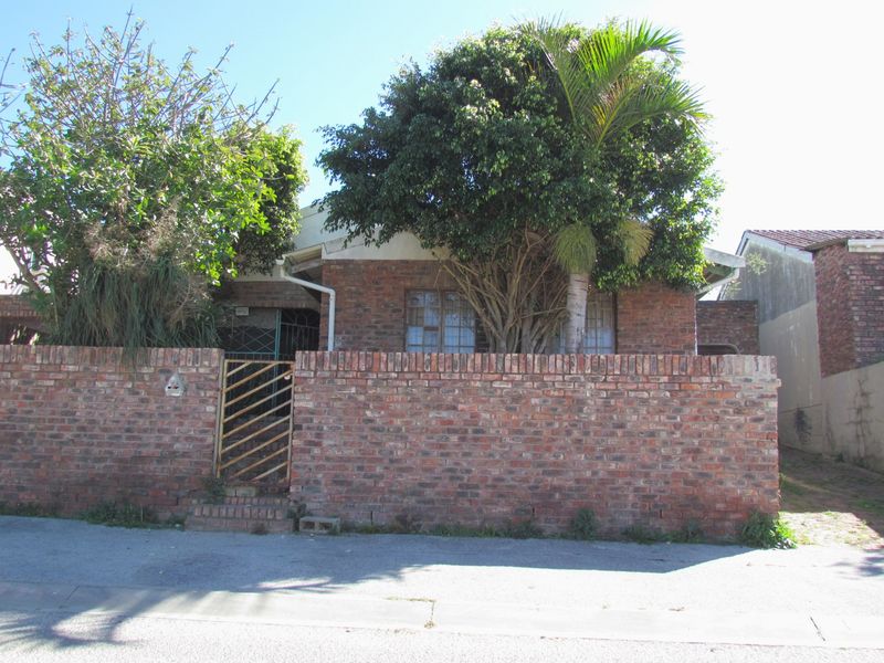 House For Sale In Port Elizabeth - Photo 2