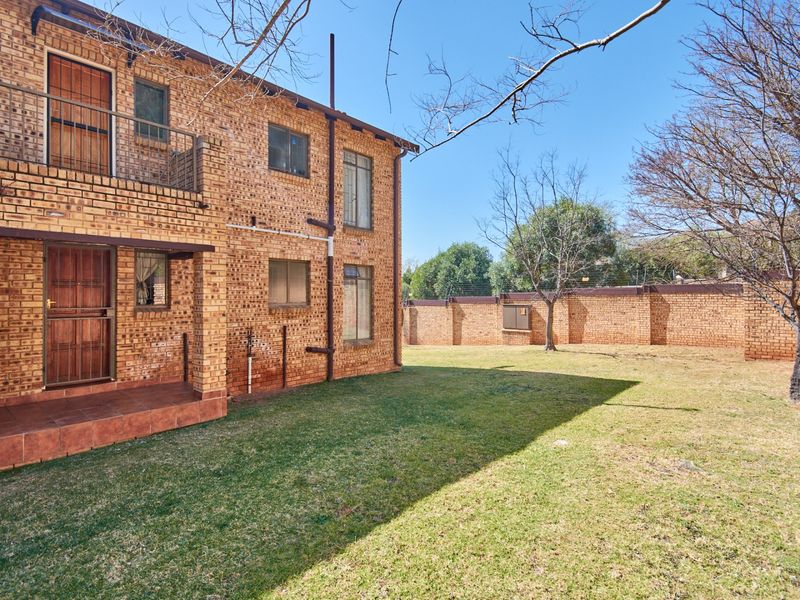 Apartment For Sale In Roodepoort - Photo 4