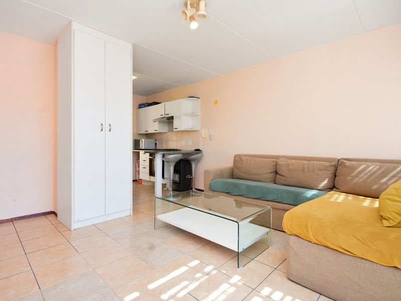 Apartment For Sale In Roodepoort - Photo 10