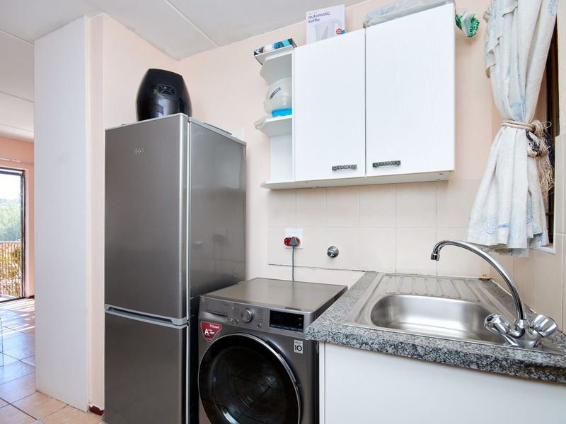 Apartment For Sale In Roodepoort - Photo 8