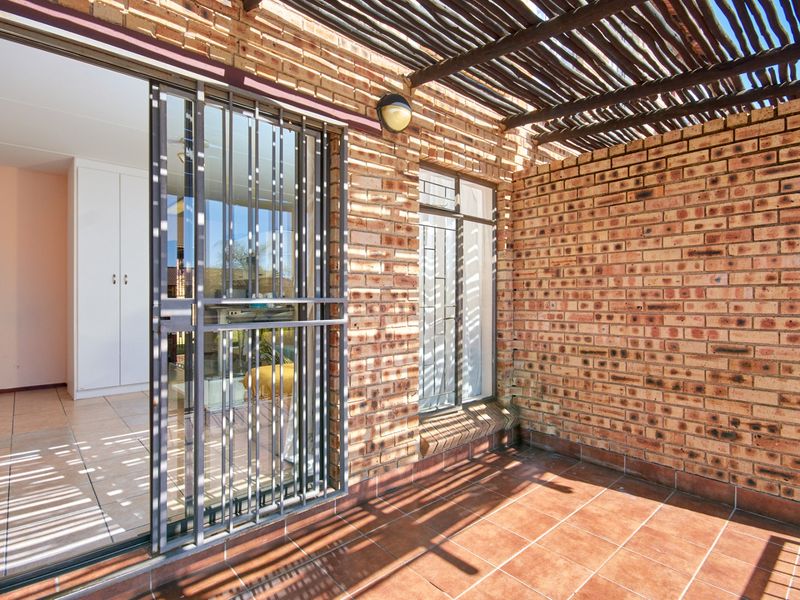 Apartment For Sale In Roodepoort - Photo 6